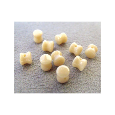 Perle en verre Tchèque "Pellet" 4x6mm Opaque Ivoire 4X6mm 13020 (X50) Perle en verre Tchèque "Pellet" 4x6mm Opaque Ivoire 4X6mm 13020 (X50)