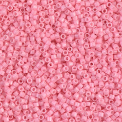 DB2116 Delicas 11/0 Duracoat Opaque Light Carnation (x5gr)