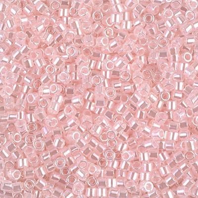 DBM-0234 Délicas 10/0 Baby Pink Lined Crystal (x 5gr)