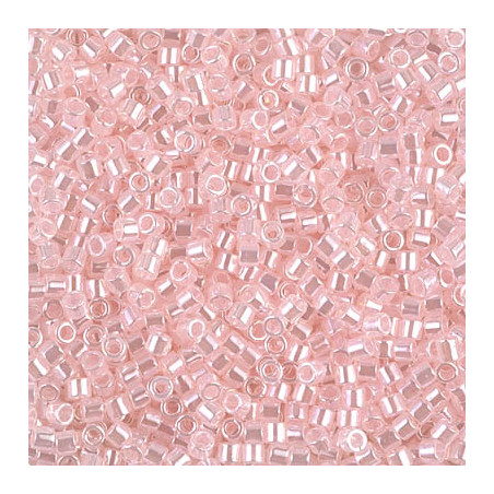 DBM-0234 Délicas 10/0 Baby Pink Lined Crystal (x 5gr)