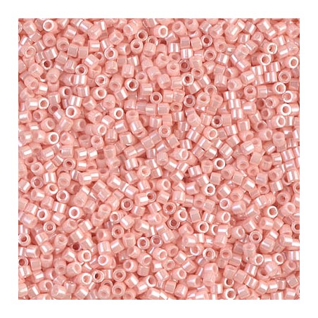 DB1533 Delicas 11/0 Opaque Lt Salmon Ceylon (x 5gr) 