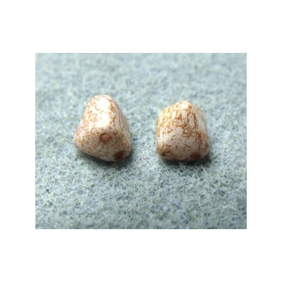 Perles Pyramide 6X6mm Alabaster Teracota Red (x100) Perles Pyramide 6X6mm Alabaster Teracota Red (x100)