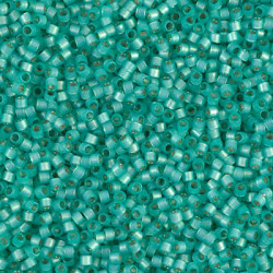 DB0627 Delicas 11/0 Silver Lined Green (x5gr)