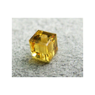 Perle cube en cristal Swarovski 5601 4mm Light Topaz (x1) Perle cube en cristal Swarovski 5601 4mm Light Topaz (x1)