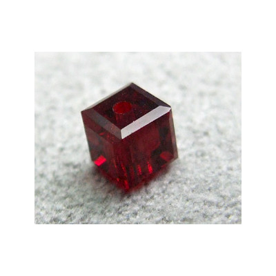 Perle cube en cristal Swarovski 5601 4mm Siam (x1)