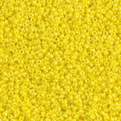 R15-0472 Rocailles 15/0 Opaque Yellow AB (DB160) (x5gr)