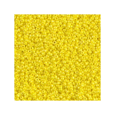 R15-0472 Rocailles 15/0 Opaque Yellow AB (DB160) (x5gr)