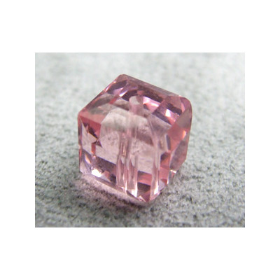 Perle cube en cristal Swarovski 5601 8mm Light Rose (x1)
