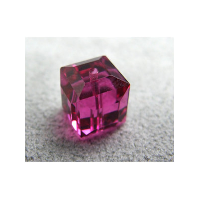 Perle cube en cristal Swarovski 5601 8mm Fuchsia (x1)