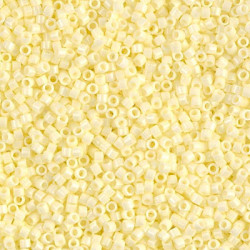 Miyuki Délicas 15/0 DBS1491 Opaque Pale Yellow sachet de 5gr, environ 1700 perles, couleur Jaune Pale, teintée dans la Masse.