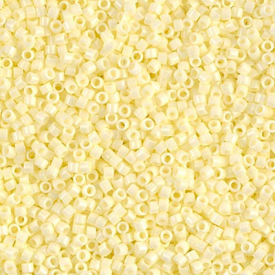 Miyuki Délicas 15/0 DBS1491 Opaque Pale Yellow sachet de 5gr, environ 1700 perles, couleur Jaune Pale, teintée dans la Masse.