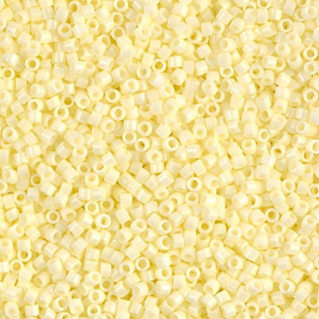 Miyuki Délicas 15/0 DBS1491 Opaque Pale Yellow sachet de 5gr, environ 1700 perles, couleur Jaune Pale, teintée dans la Masse.