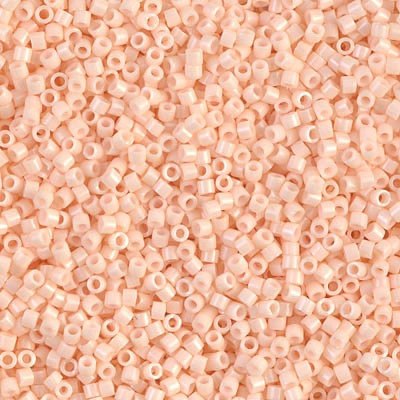 Miyuki Délicas 15/0 DBS1492 Opaque Light Peach sachet 5gr, environ 1700 perles, couleur Opaque, Teintée dans la masse.