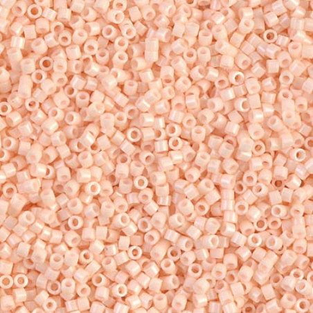 Miyuki Délicas 15/0 DBS1492 Opaque Light Peach sachet 5gr, environ 1700 perles, couleur Opaque, Teintée dans la masse.