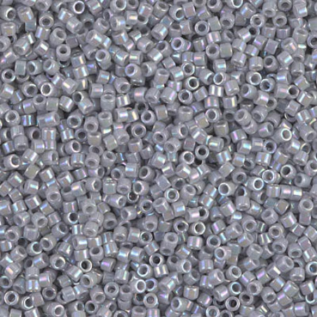 Miyuki Délicas 15/0 DBS1579 Opaque Ghost Grey Ab, sachet de 5gr, environ 1700 perles, couleur Opaque Ab, teintée dans la masse.