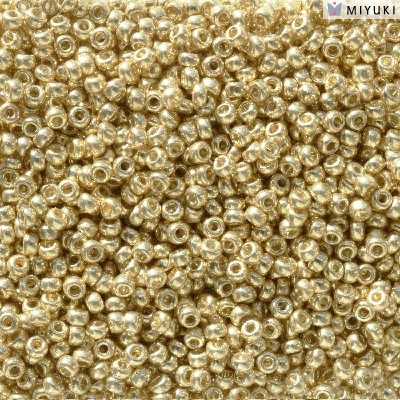 Rocailles 11/0 Duracoat Galvanized Pale Gold 5101 sachet de 10gr par Miyuki.Environ 1100 perles.Couleur Doré light.