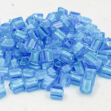 Triangles 11/0 référence 931 White Lined Aqua (x10)