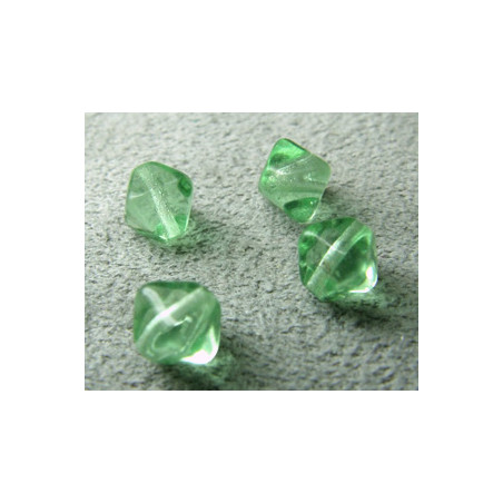 Pyramide 6mm Péridot (x20)