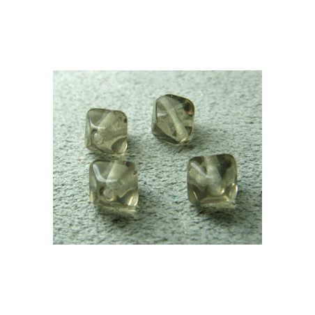 Pyramide 6mm Black Diamant (x20)