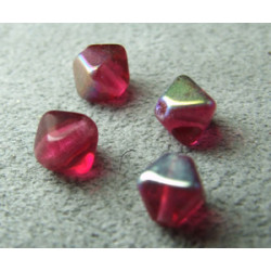 Pyramide 6mm Fuchsia AB (x20)