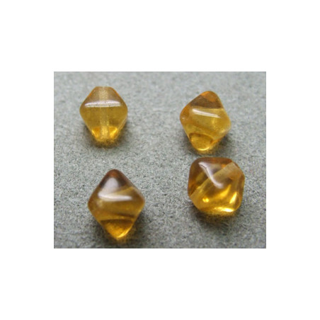 Pyramide 6mm Topaz (x20)