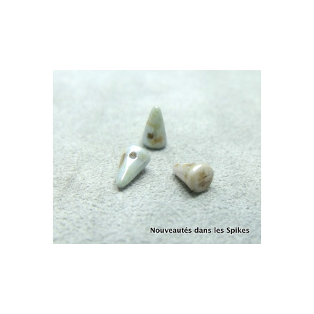 Spikes en verre de Bohême 8x5mm Chalk Green Lumi (x1)  