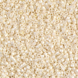 DB0203 Delicas 11/0 Cream Ceylon (=R421) (x 8gr)