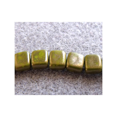 Perles Tiles 6X6X3mm Opaque Olive - Moon Dust (X50) Perles Tiles 6X6X3mm Opaque Olive - Moon Dust (X50)
